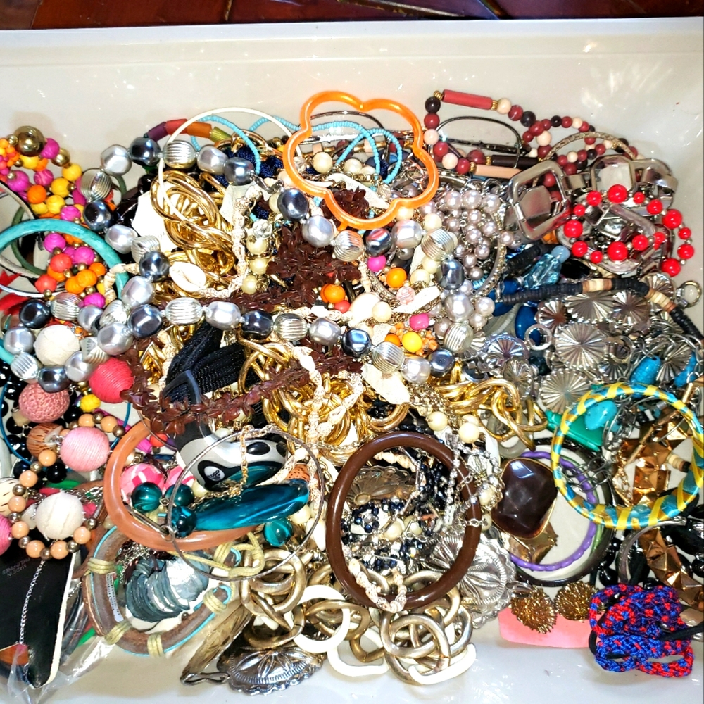 7 lbs Junk Jewelry/ Accessories/ Crafting Beads